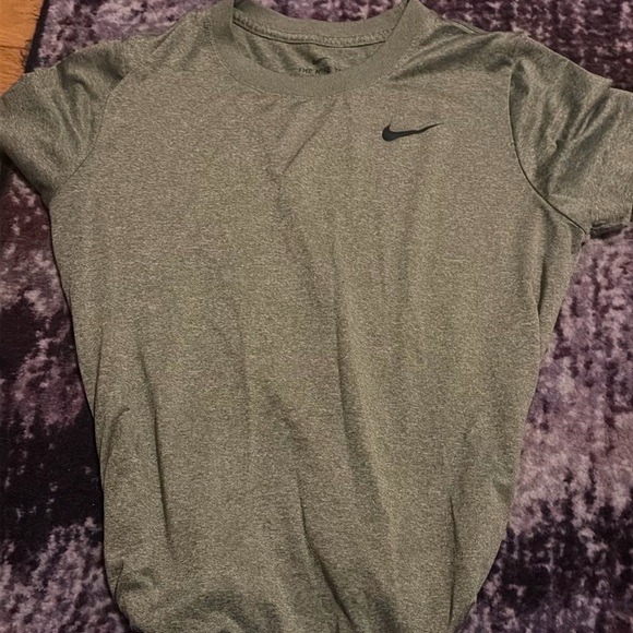 Nike Green T-Shirt with Black Swoosh - Picture 2 of 2